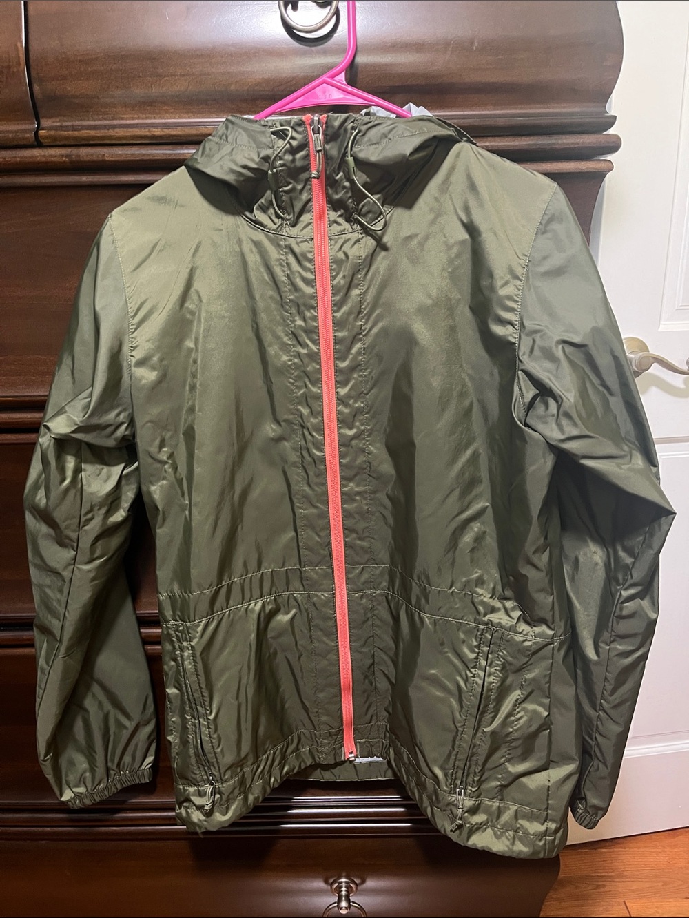 Women’s Columbia Olive Green Hooded Windbreaker/Rain Jacket with Coral Zipper
